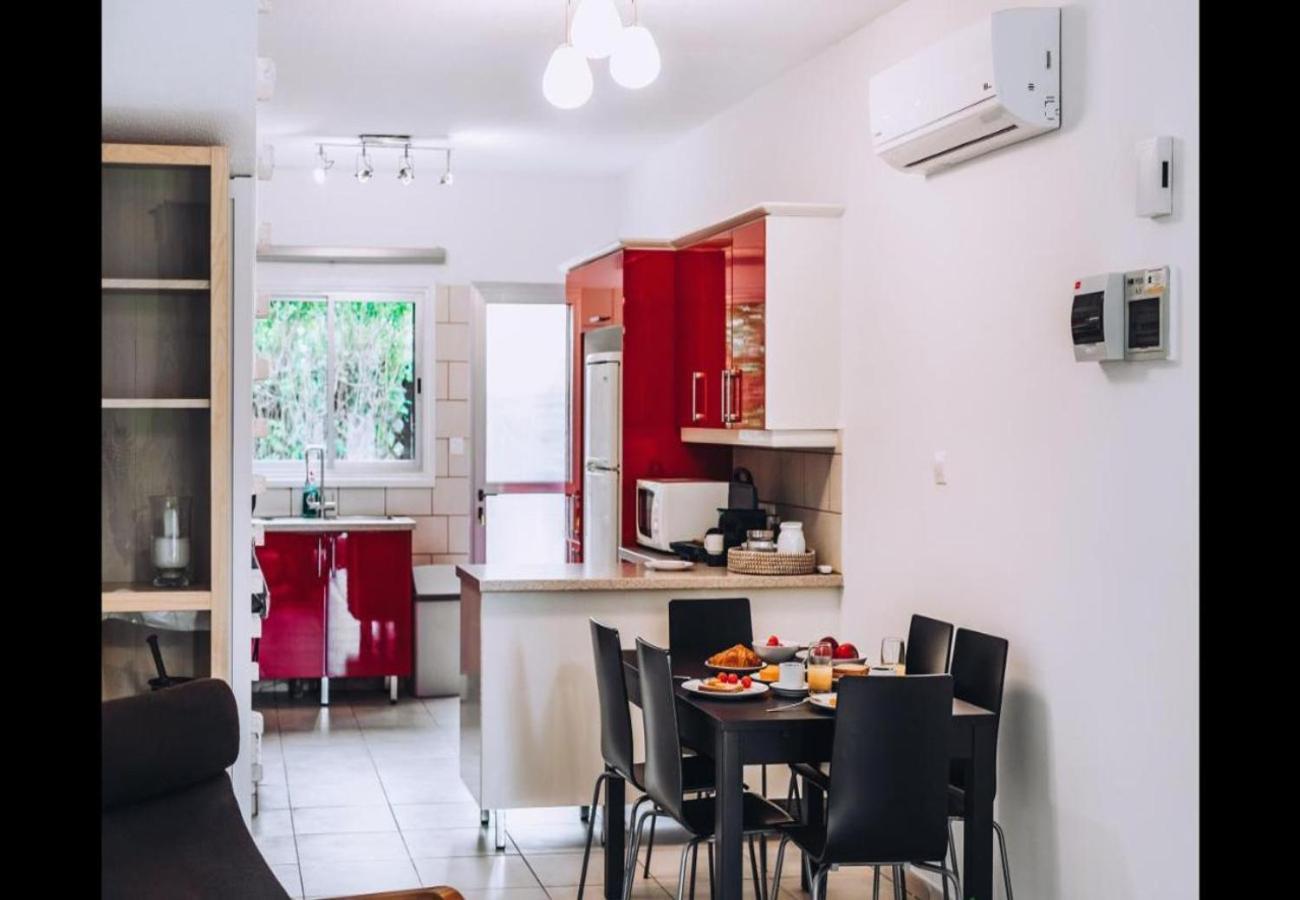 H&O Royal Townhouse In Center Paphos Apartment Екстериор снимка